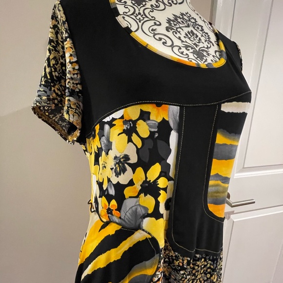 Bold top with orange and yellow motifs - Picture 2 of 7